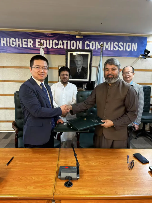 10万台！XPJ官网动力出海新篇章：机械革射中标巴基斯坦总理青年打算笔记本电脑项目